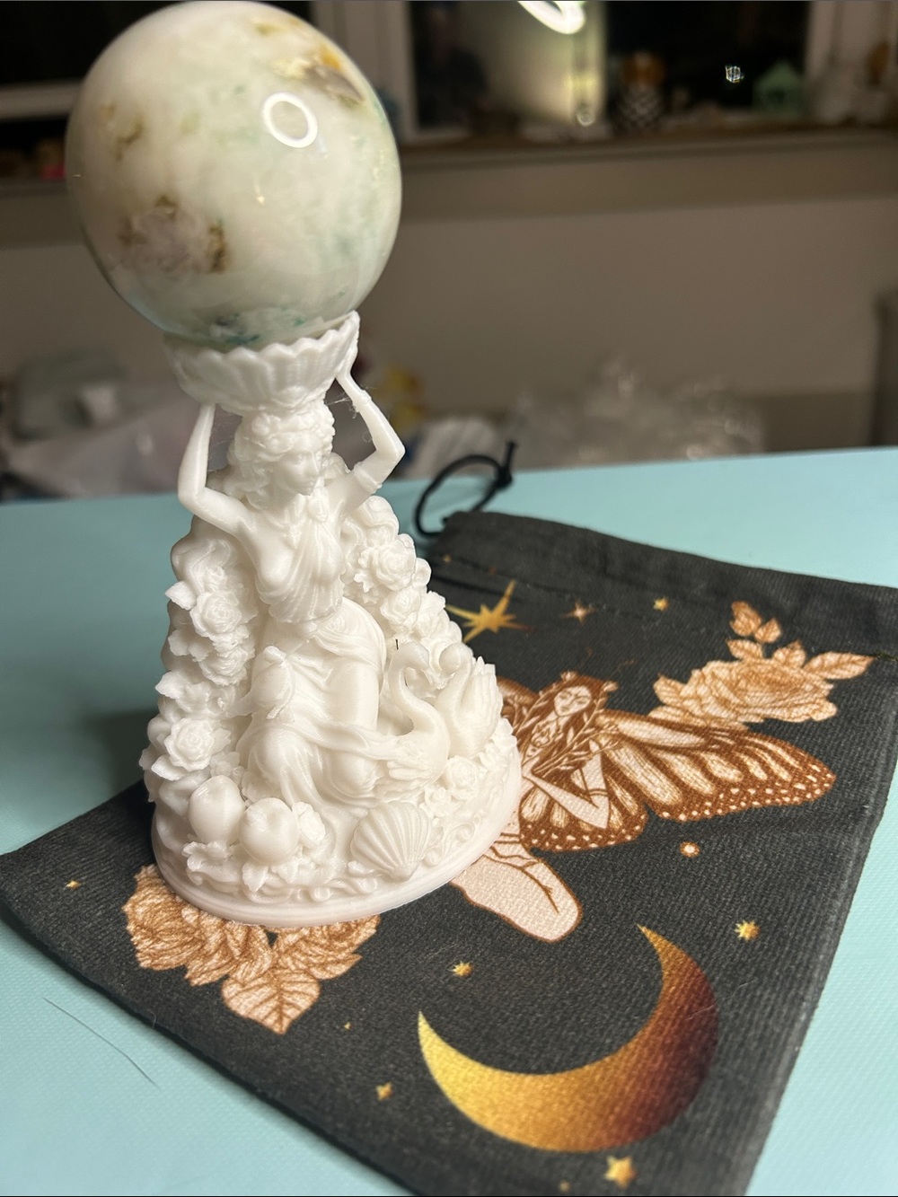 Apple Green Yunnan Jade Sphere Symbol of Purity with Goddess of Love & Dusty New - Picture 3 of 4